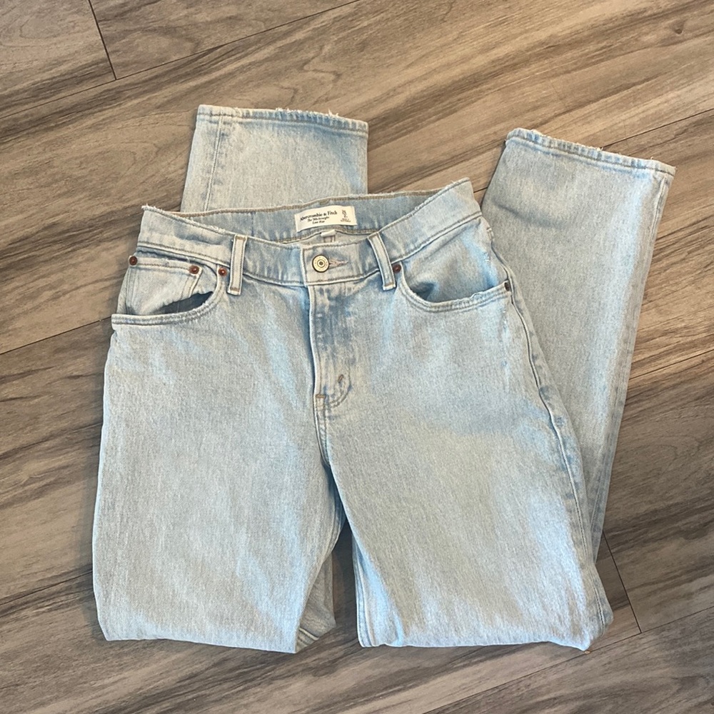 Abercrombie Curve Love 90s Straight Low Rise Jeans